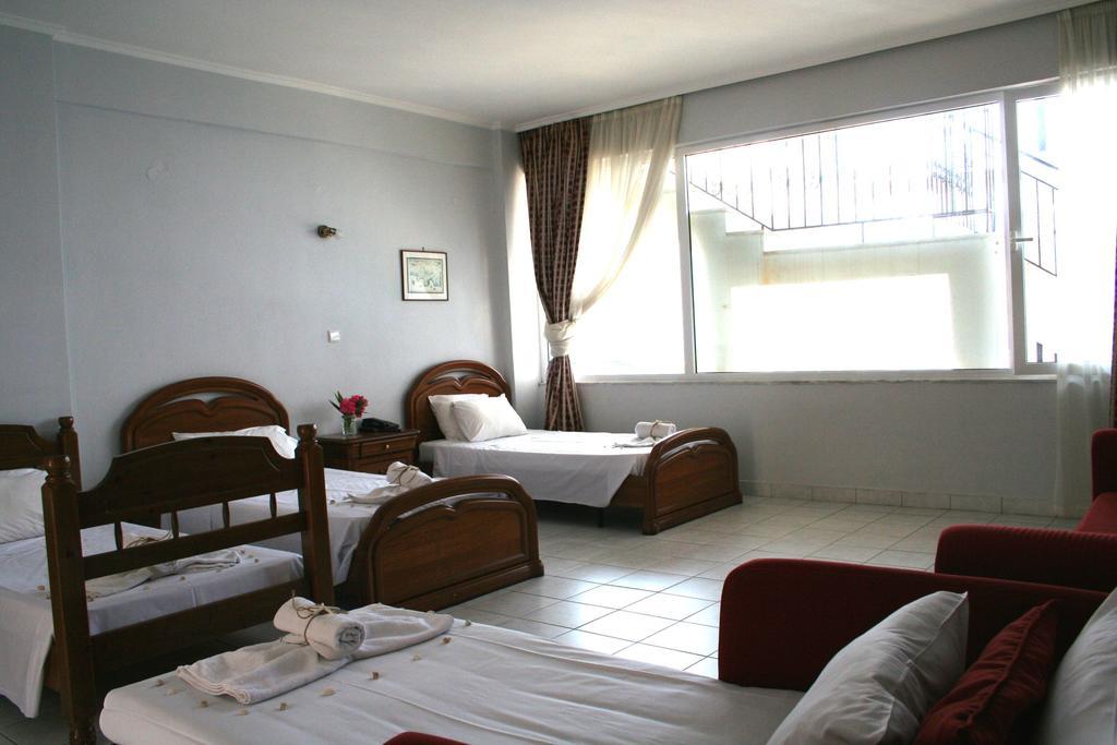 Revis Station Plataria Hotel Exterior photo